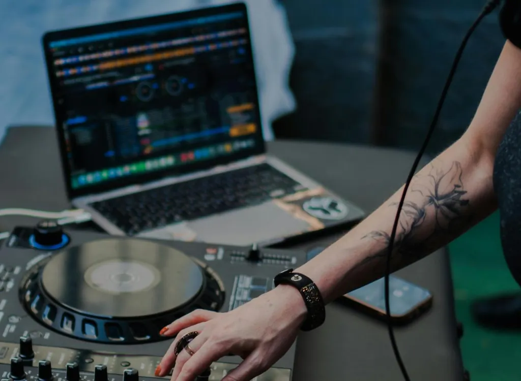 AIE propone siete principios para integrar la IA Generativa