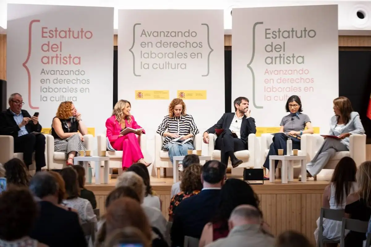 Yolanda Díaz presenta el nuevo Real Decreto que regula el trabajo de artistas, técnicos y menores en el ámbito cultural